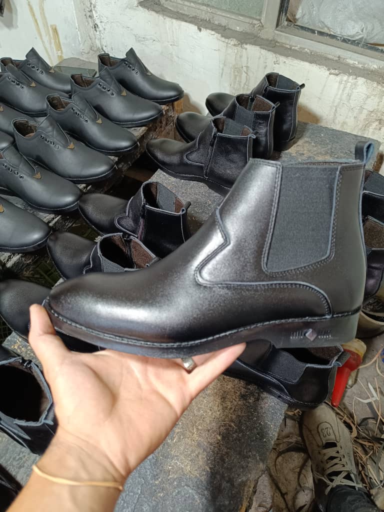 تولید و پخش کفش مردانه آراسته در اهر